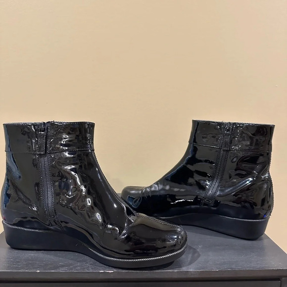 Cole Haan/Nike patent leather side zip booties in great condition size  7 - Picture 2 of 8